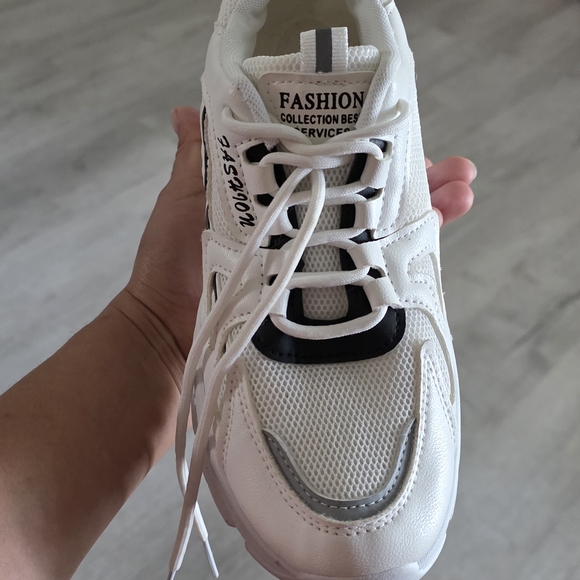 White and Black Women's Athletic Shoes - Picture 11 of 11